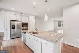 4016 Shire Meadow Ln, Triangle, VA 22172 - Photo 4