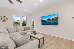 6266 Zinnia Ln, Haymarket, VA 20169 - Photo 10