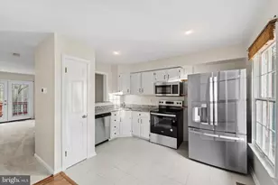 3969 Pepperidge Ct, Woodbridge, VA 22192 - Photo 2