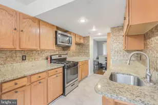 2089 Mayflower Dr, Woodbridge, VA 22192 - Photo 2