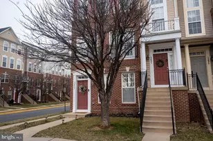 15839 John Diskin Cir, Woodbridge, VA 22191 - Photo 2