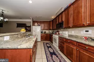 16942 Chesley Pl, Woodbridge, VA 22191 - Photo 8