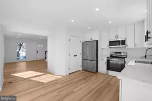 1742 Tiger Lily Cir, Woodbridge, VA 22192 - Photo 2