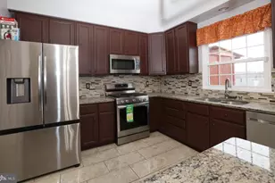 2558 Grayton Ln, Woodbridge, VA 22191 - Photo 12