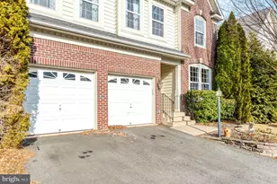 14570 Collingham Pl, Gainesville, VA 20155 - Photo 2