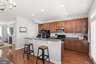 5027 Potomac Highlands Cir, Triangle, VA 22172 - Photo 8