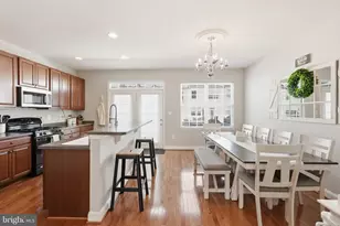 5027 Potomac Highlands Cir, Triangle, VA 22172 - Photo 6