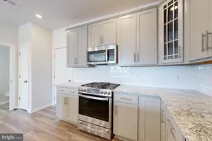 2375 Stephanie Tessa Ln, Woodbridge, VA 22191 - Photo 4