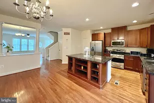 4905 Potomac Highlands Cir, Triangle, VA 22172 - Photo 2