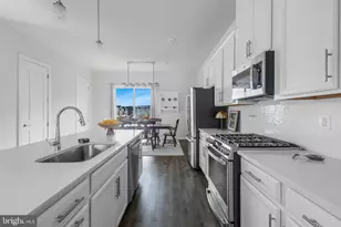 1701 Autumn Maple Leaf Dr, Dumfries, VA 22026 - Photo 4