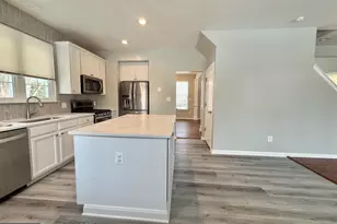 12410 Iona Sound Dr, Bristow, VA 20136 - Photo 10