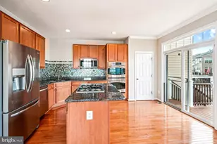 2433 Battery Hill Cir, Woodbridge, VA 22191 - Photo 8