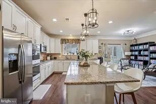 6804 Bryson Cir, Haymarket, VA 20169 - Photo 4