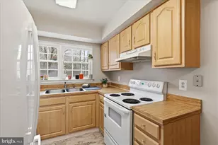 12161 Chaucer Ln, Woodbridge, VA 22192 - Photo 14