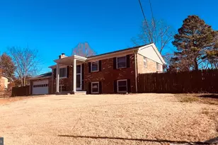 14303 Chesterfield Dr, Woodbridge, VA 22191 - Photo 2