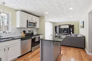 16041 Macedonia Dr, Woodbridge, VA 22191 - Photo 4