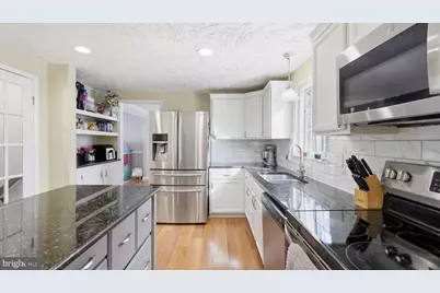 16041 Macedonia Drive, Woodbridge, VA 22191 - Photo 6