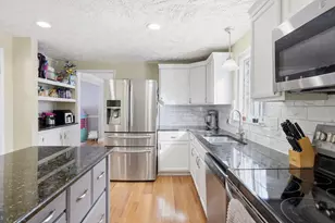 16041 Macedonia Dr, Woodbridge, VA 22191 - Photo 6