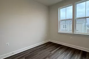 592 Watermans Dr, Woodbridge, VA 22191 - Photo 4