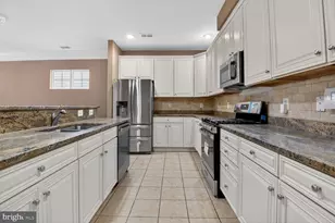 16942 Chesley Pl, Woodbridge, VA 22191 - Photo 10