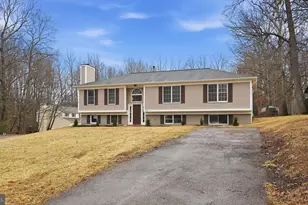 5545 Spangler Ln, Woodbridge, VA 22193 - Photo 2