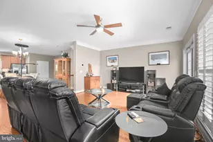 568 Marina Landing Ln, Woodbridge, VA 22191 - Photo 10