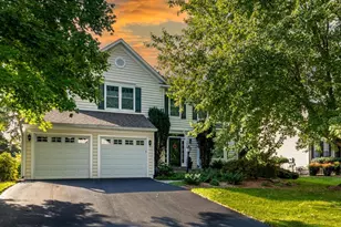 7677 Vinewood Ct, Gainesville, VA 20155 - Photo 2