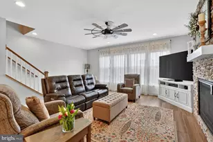 13890 Clear Lake Cir, Woodbridge, VA 22191 - Photo 10