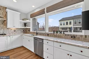 13890 Clear Lake Cir, Woodbridge, VA 22191 - Photo 18