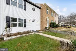 12304 Woodlawn Ct, Woodbridge, VA 22192 - Photo 2