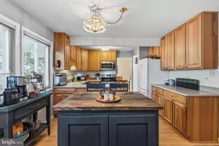 2617 Woodfern Ct, Woodbridge, VA 22192 - Photo 16