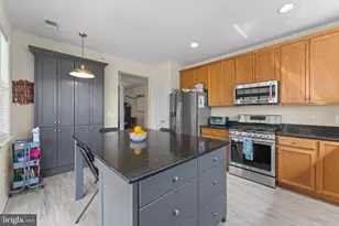 13879 Gullane Dr, Woodbridge, VA 22191 - Photo 8