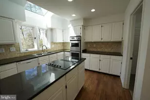 6195 River Forest Dr, Manassas, VA 20112 - Photo 8