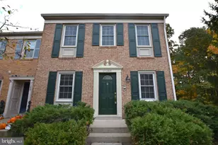 11337 Cromwell Ct, Woodbridge, VA 22192 - Photo 2