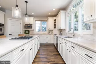 15050 Doral Pl, Haymarket, VA 20169 - Photo 14