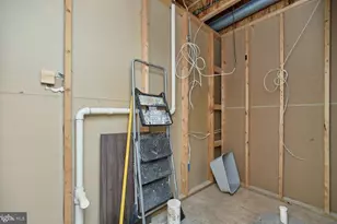 8300 Wallace Ln, Manassas, VA 20109 - Photo 36