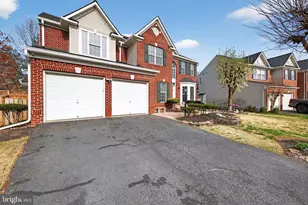 8166 Tenbrook Dr, Gainesville, VA 20155 - Photo 2