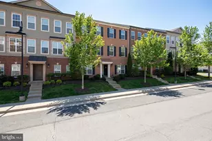 15353 Rosemont Manor Dr, Haymarket, VA 20169 - Photo 2