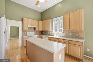 6344 Avington Pl, Gainesville, VA 20155 - Photo 8