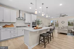 6266 Zinnia Ln, Haymarket, VA 20169 - Photo 2