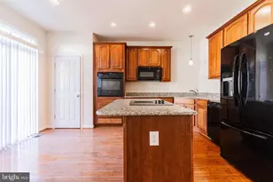 15675 William Bayliss Ct, Woodbridge, VA 22191 - Photo 12