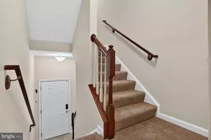 6916 Kona Dr, Gainesville, VA 20155 - Photo 2