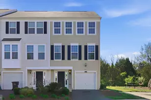 8267 Heritage Crossing Ct, Manassas, VA 20109 - Photo 2