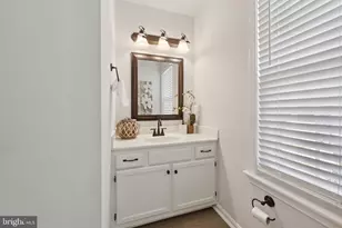 2874 Bowes Ln, Woodbridge, VA 22193 - Photo 20