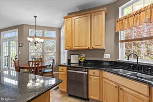 8140 Tillinghast Ln, Gainesville, VA 20155 - Photo 12