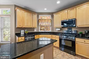 8140 Tillinghast Ln, Gainesville, VA 20155 - Photo 10