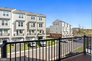 596 Watermans Dr, Woodbridge, VA 22191 - Photo 24