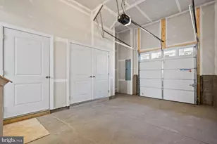 596 Watermans Dr, Woodbridge, VA 22191 - Photo 10