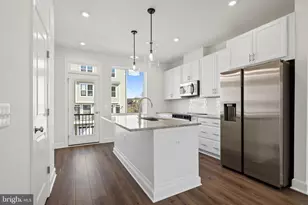 596 Watermans Dr, Woodbridge, VA 22191 - Photo 12