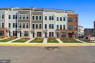 596 Watermans Dr, Woodbridge, VA 22191 - Photo 1